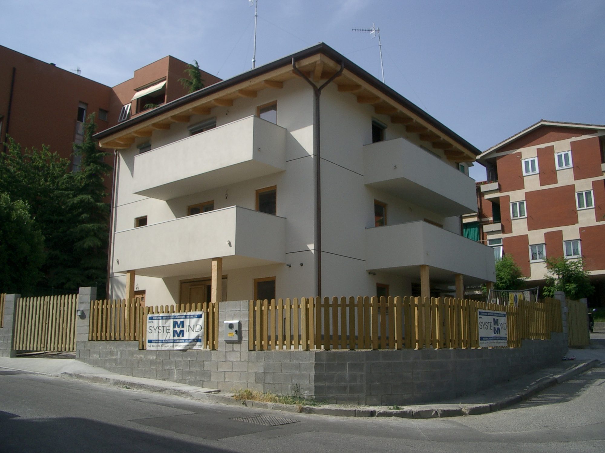 House with several aparements