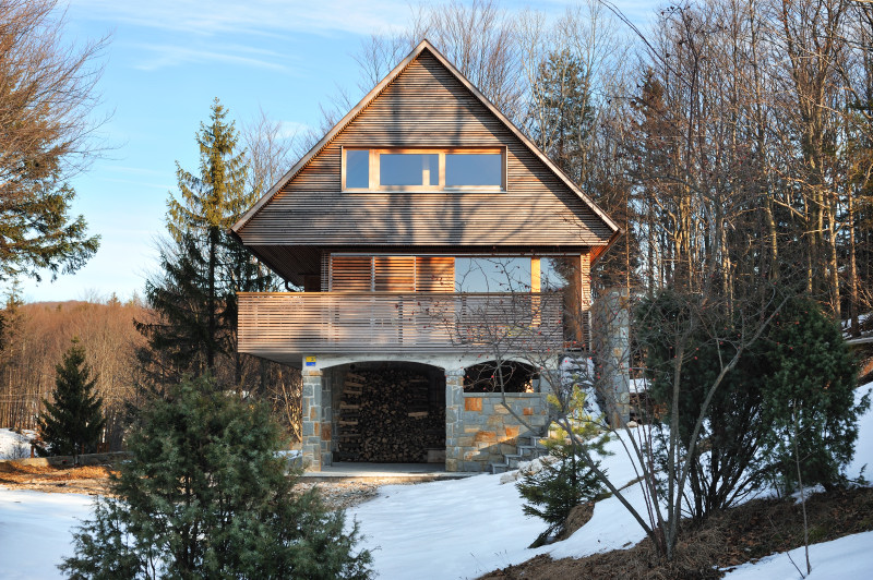 Kuća od drva i kamena