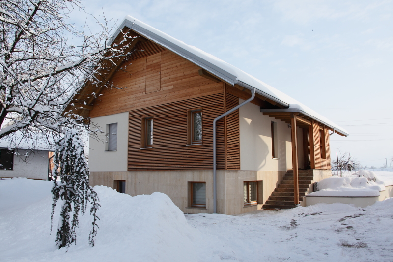 Casa in legno massico Tomačevo